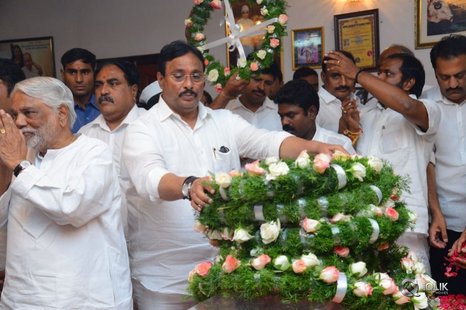 Celebrities-Pay-Homage-to-Vijaya-Nirmala-Garu